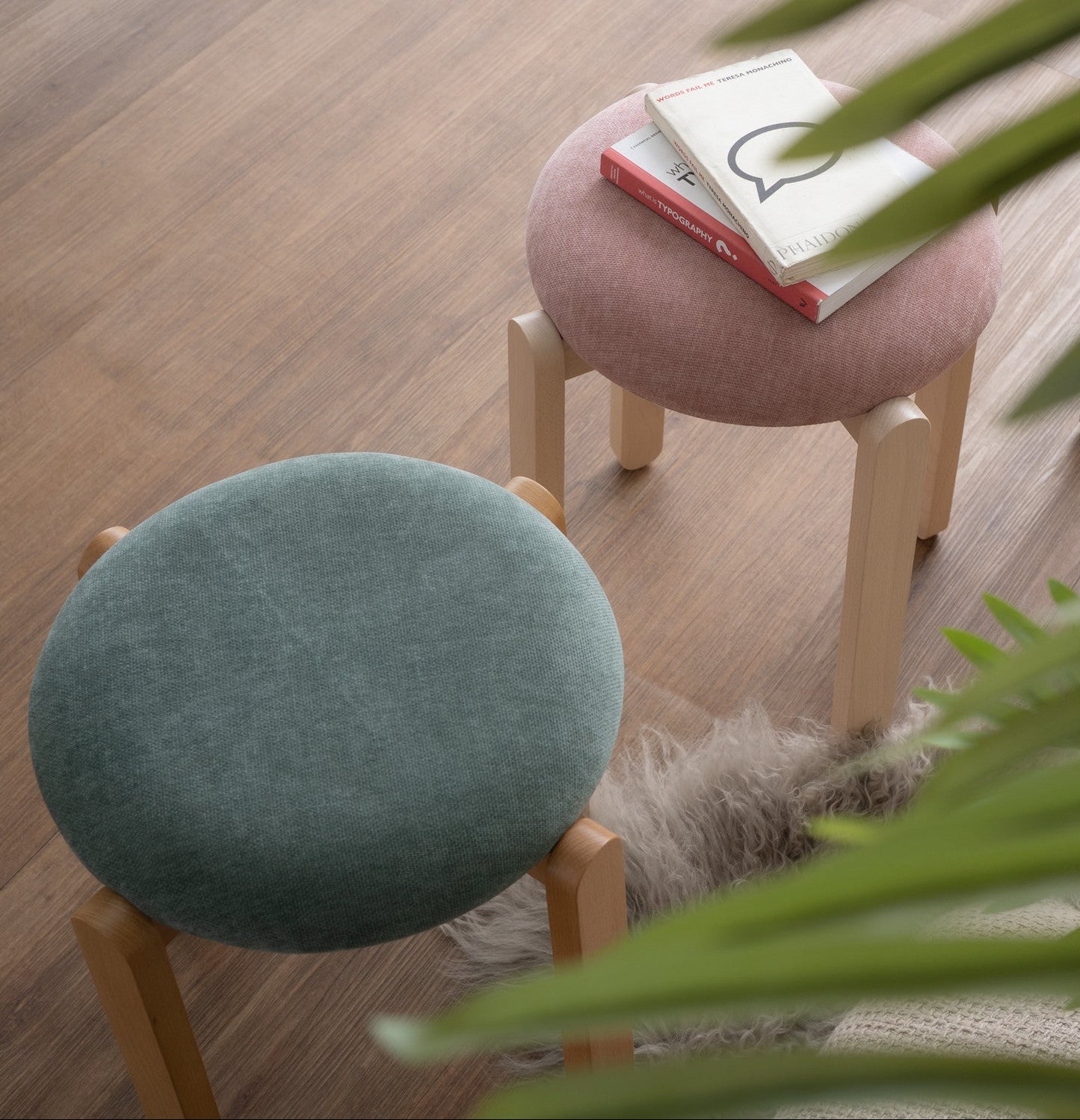 Nevi Stool