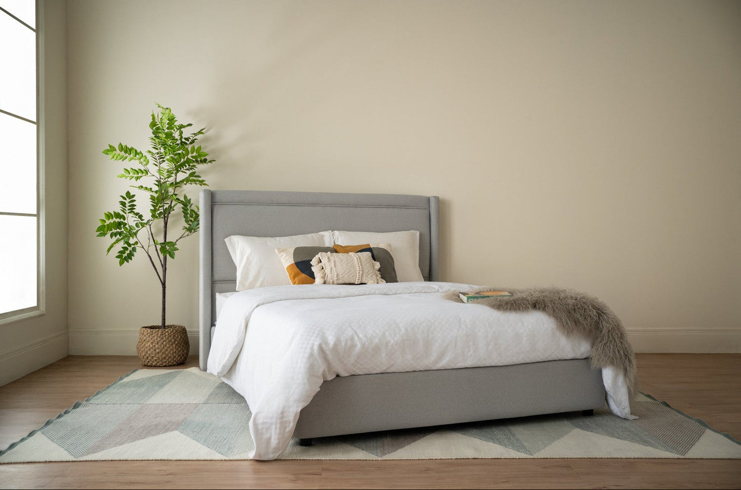Quardris Queen Bed
